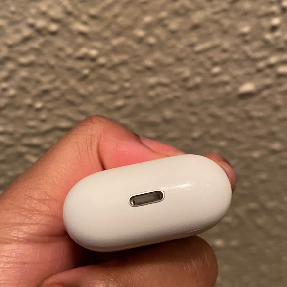 Apple AirPods Charging Case ONLY - Picture 2 of 6